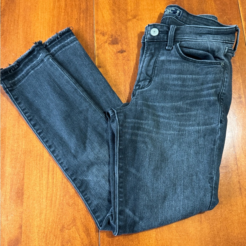Abercrombie &Fitch Harper Low Rise Ankle  Jeans Size 25